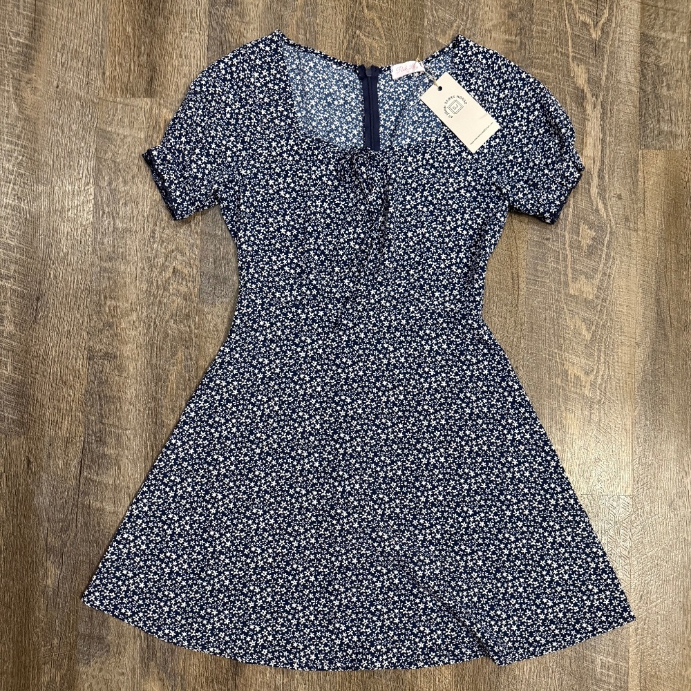 Pink Lily Puff Sleve Mini Floral Dress Navy, Zipper back and tie front Sz S